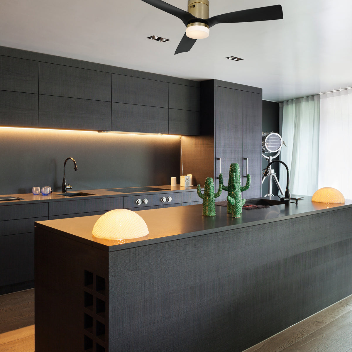 SPEZIA Ventilador de Techo Inteligente de 52" con 3 aspas, Montaje al Ras, Luz LED y Control Remoto